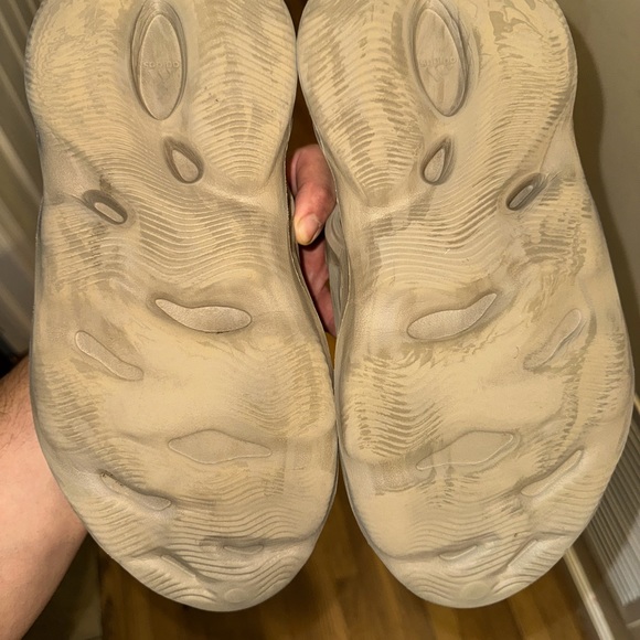 Adidas Yeezy Foam RNNR Stone Sage - Picture 6 of 8
